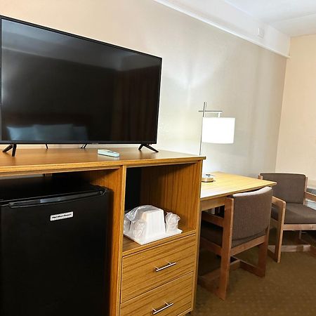 Sidney James Mountain Lodge Гатлинбург Экстерьер фото