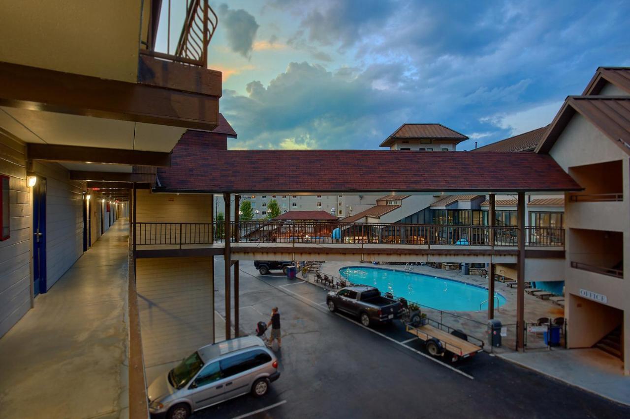 Sidney James Mountain Lodge Гатлинбург Экстерьер фото
