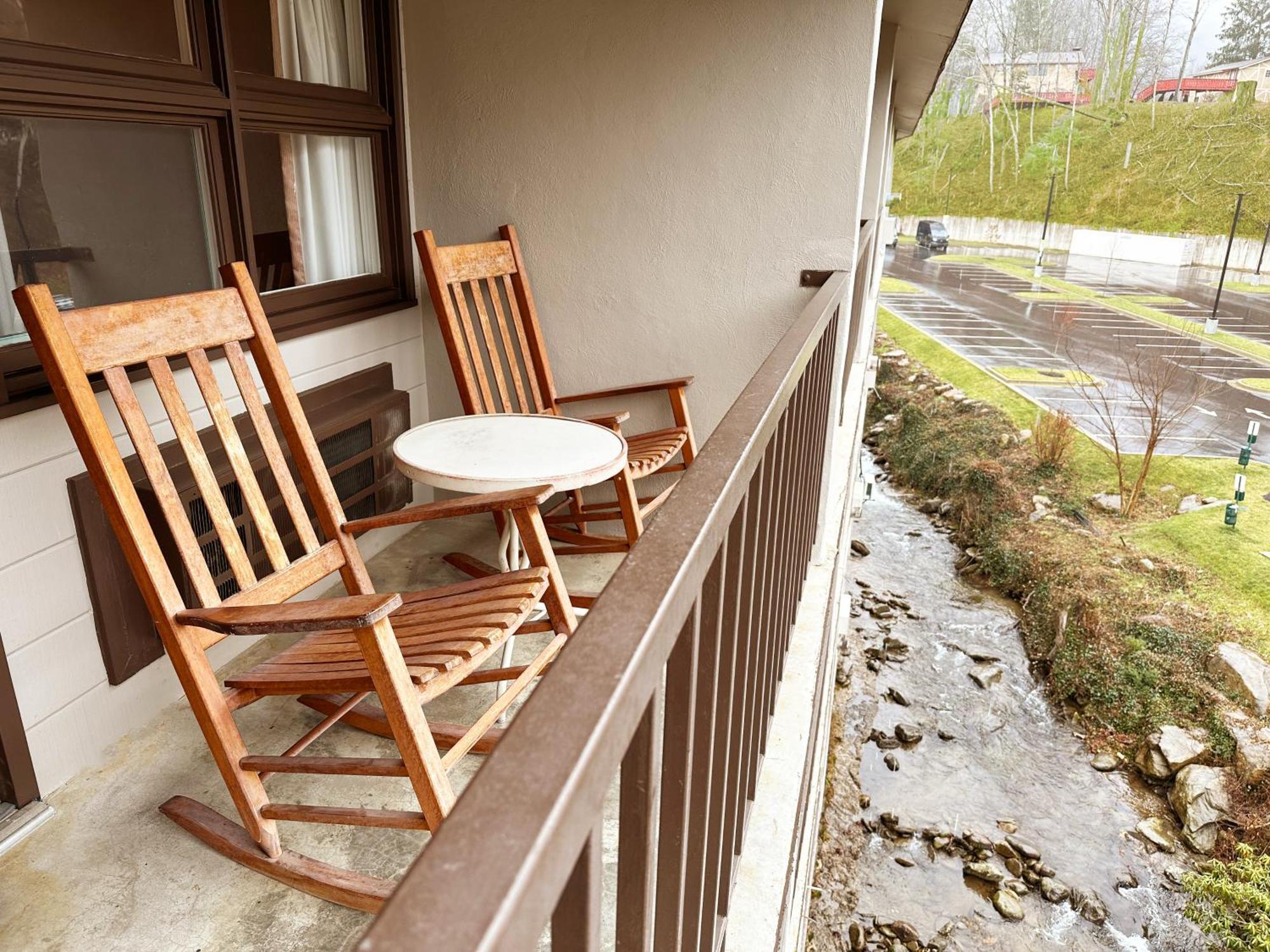 Sidney James Mountain Lodge Гатлинбург Экстерьер фото